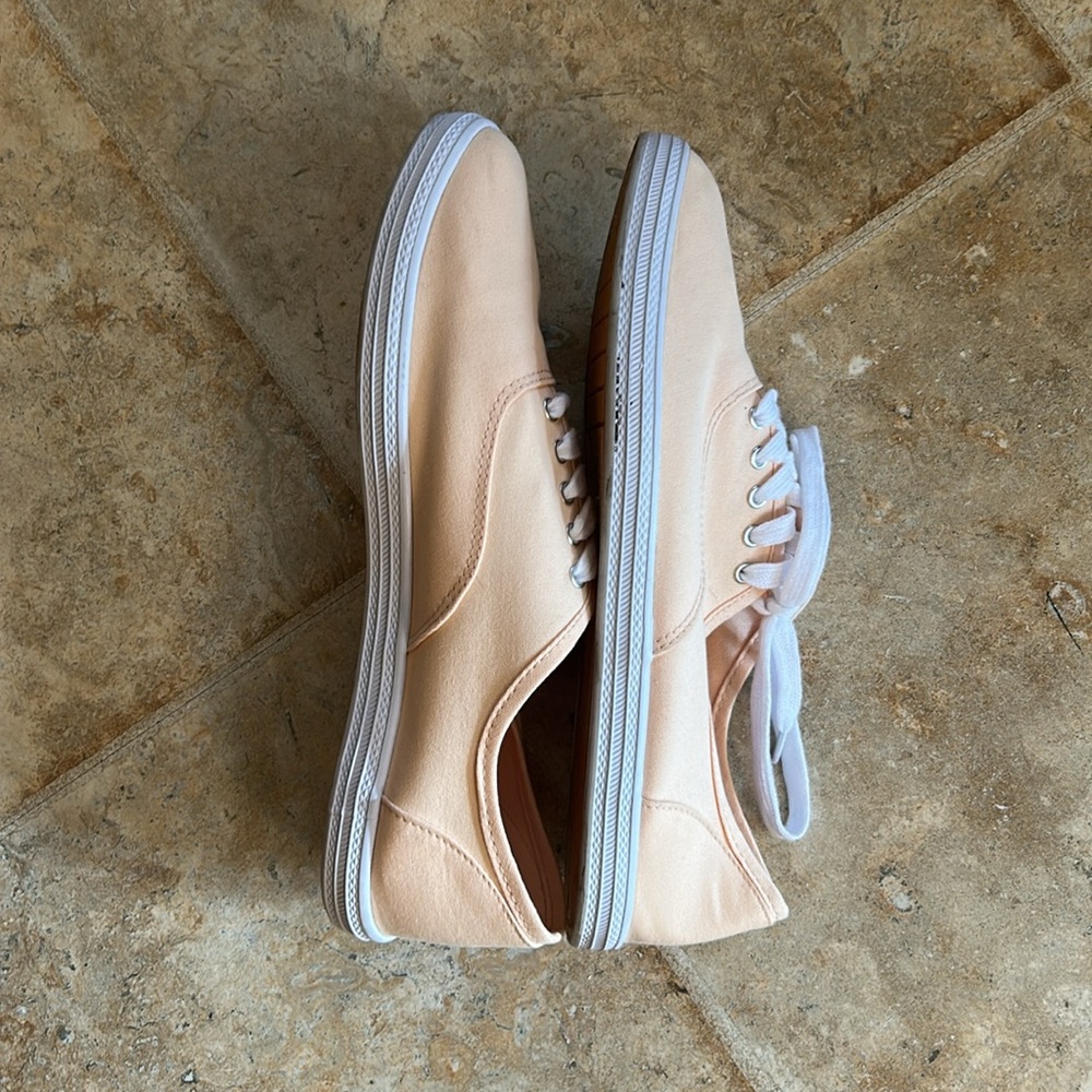 Universal Thread Sneakers - Picture 5 of 8
